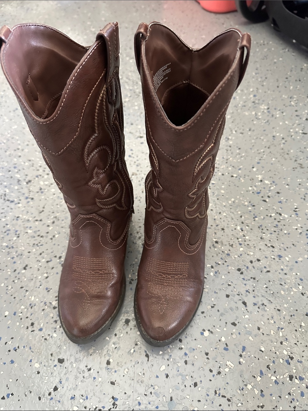 Cat & Jack size 1 Brown Embroidered Western Heeled Boots